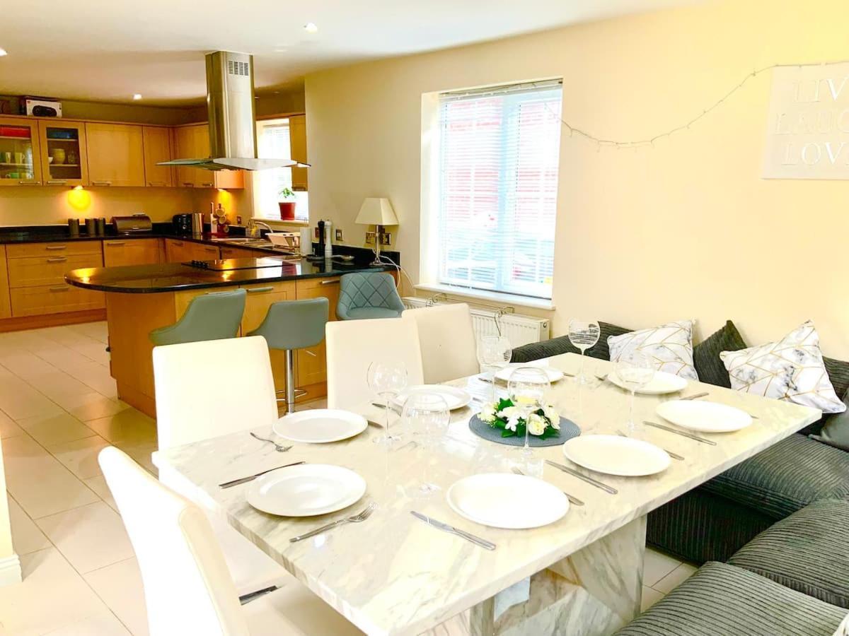 Luxurious Executive 4 Bedroom Whole Home | For 10 Hensol Zewnętrze zdjęcie